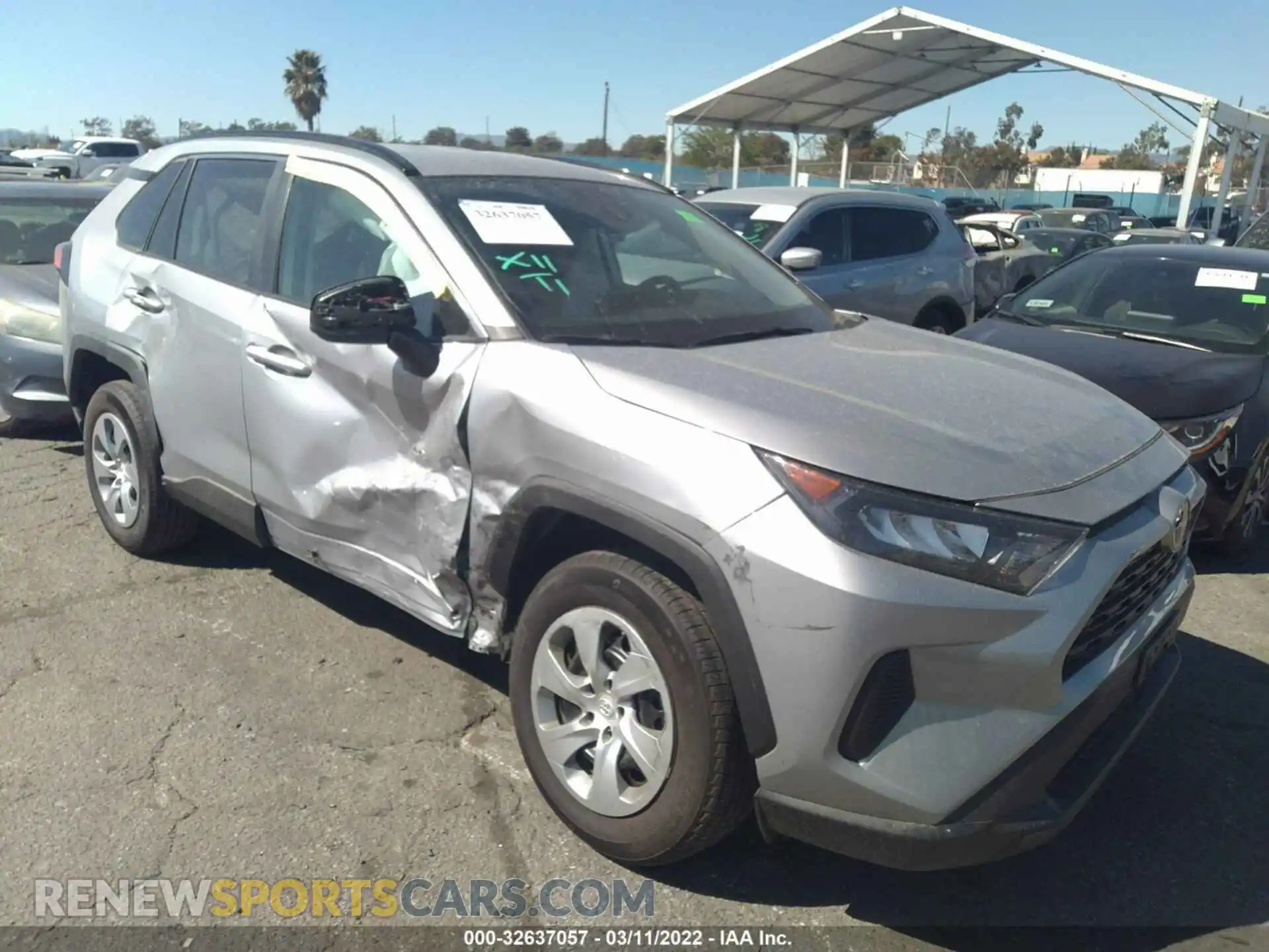 1 Photograph of a damaged car 2T3H1RFV8MW147319 TOYOTA RAV4 2021