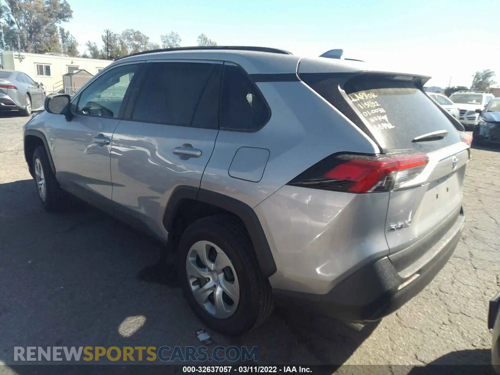 3 Photograph of a damaged car 2T3H1RFV8MW147319 TOYOTA RAV4 2021