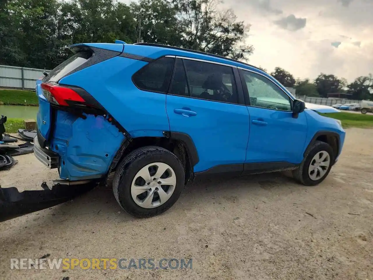 3 Photograph of a damaged car 2T3H1RFV8MW159745 TOYOTA RAV4 2021