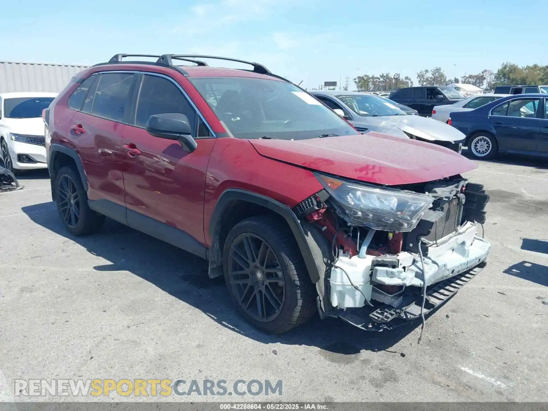 1 Photograph of a damaged car 2T3H1RFV8MW179820 TOYOTA RAV4 2021
