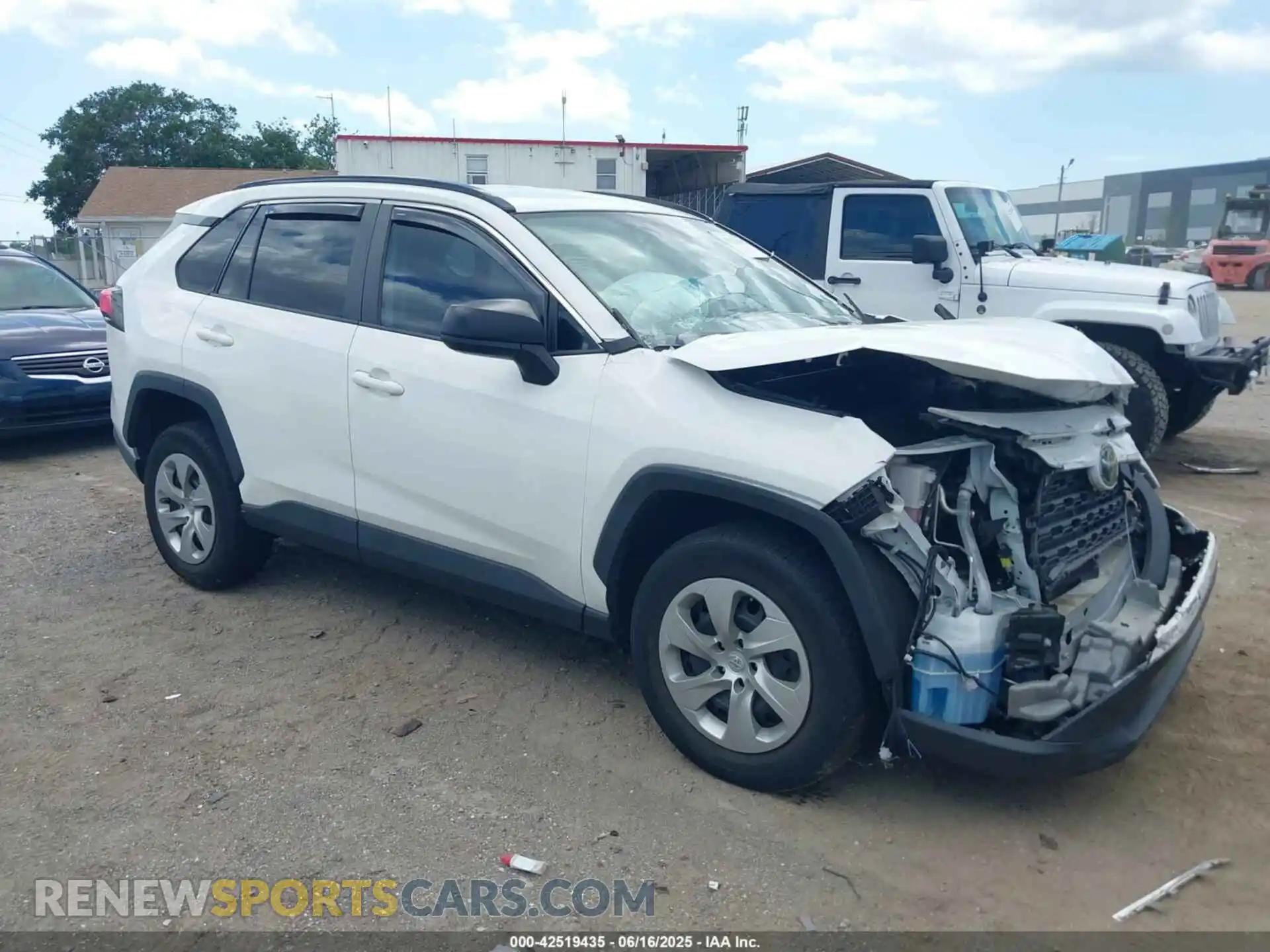 1 Photograph of a damaged car 2T3H1RFV8MW182801 TOYOTA RAV4 2021