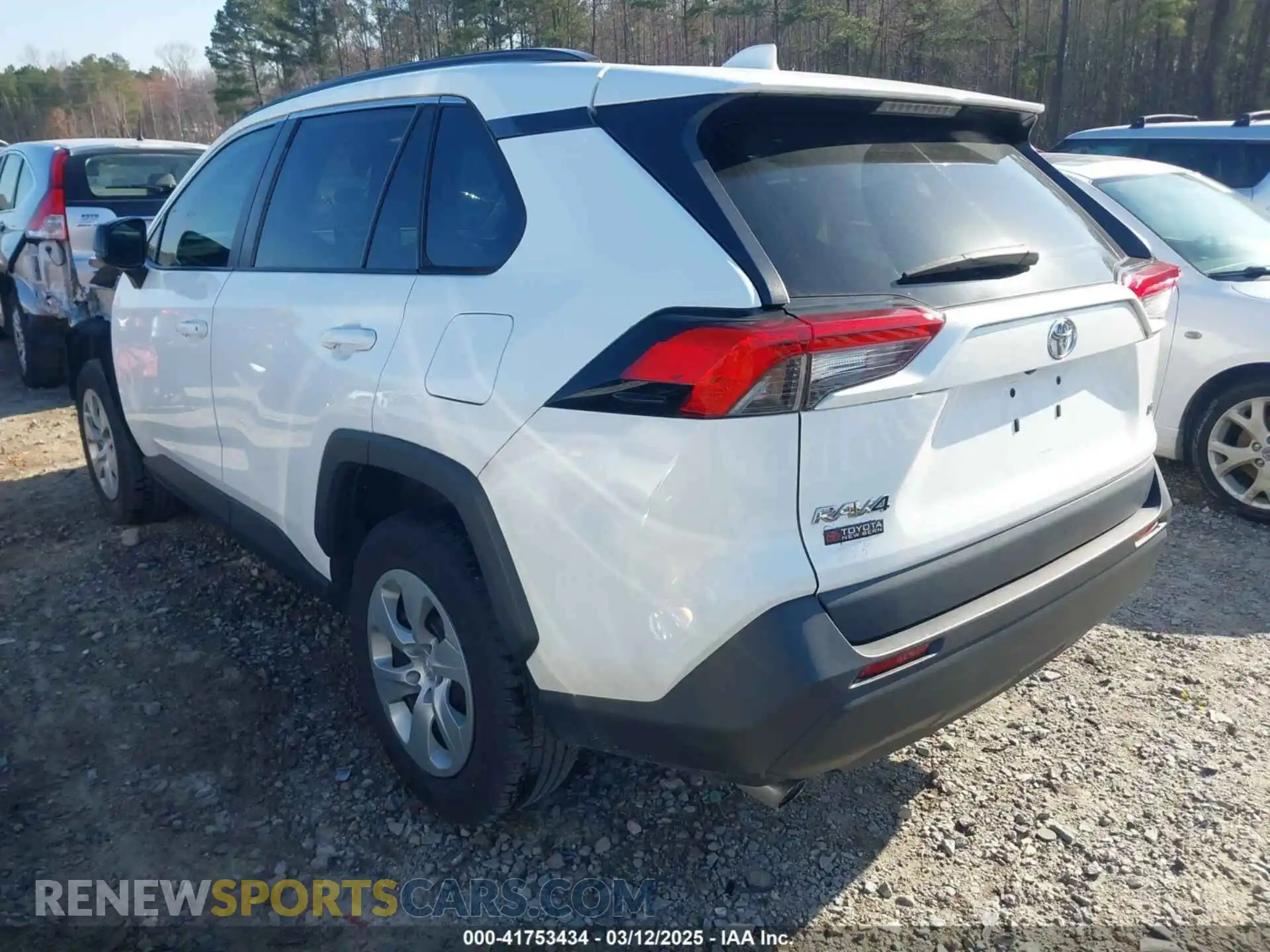 3 Photograph of a damaged car 2T3H1RFV9MC123547 TOYOTA RAV4 2021