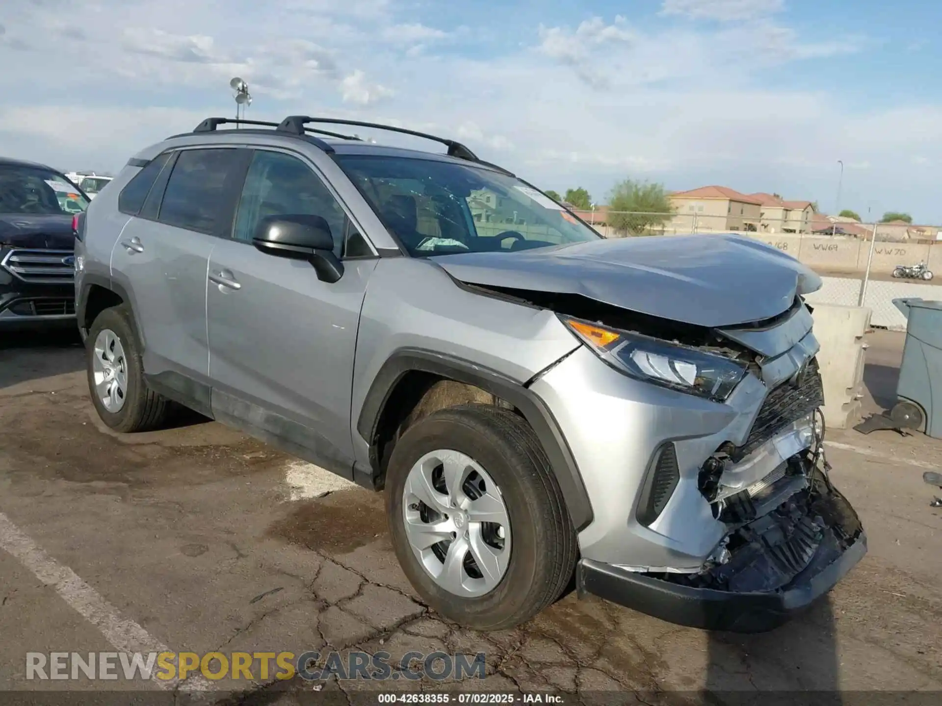 1 Photograph of a damaged car 2T3H1RFV9MC142082 TOYOTA RAV4 2021