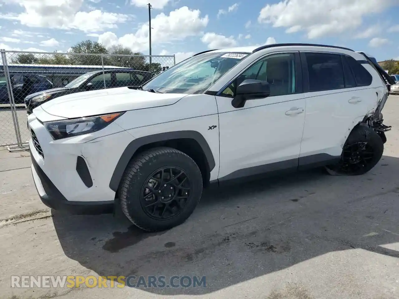 1 Photograph of a damaged car 2T3H1RFV9MC152014 TOYOTA RAV4 2021