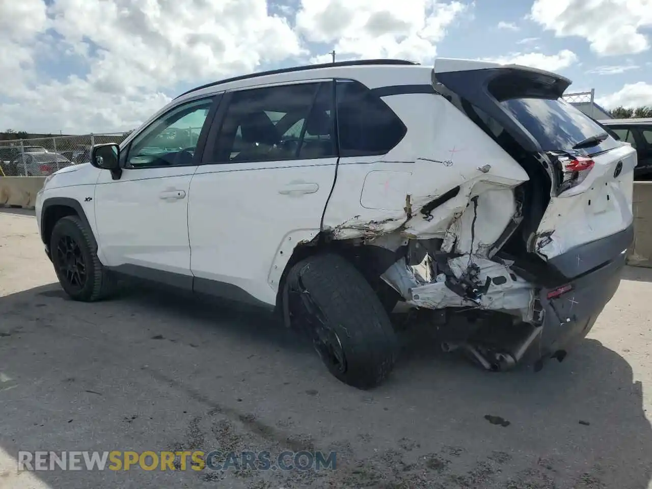 2 Photograph of a damaged car 2T3H1RFV9MC152014 TOYOTA RAV4 2021