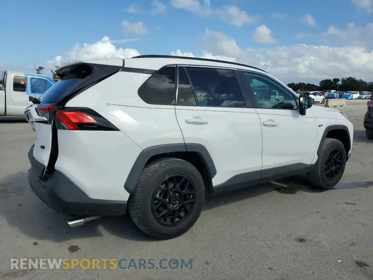 3 Photograph of a damaged car 2T3H1RFV9MC152014 TOYOTA RAV4 2021
