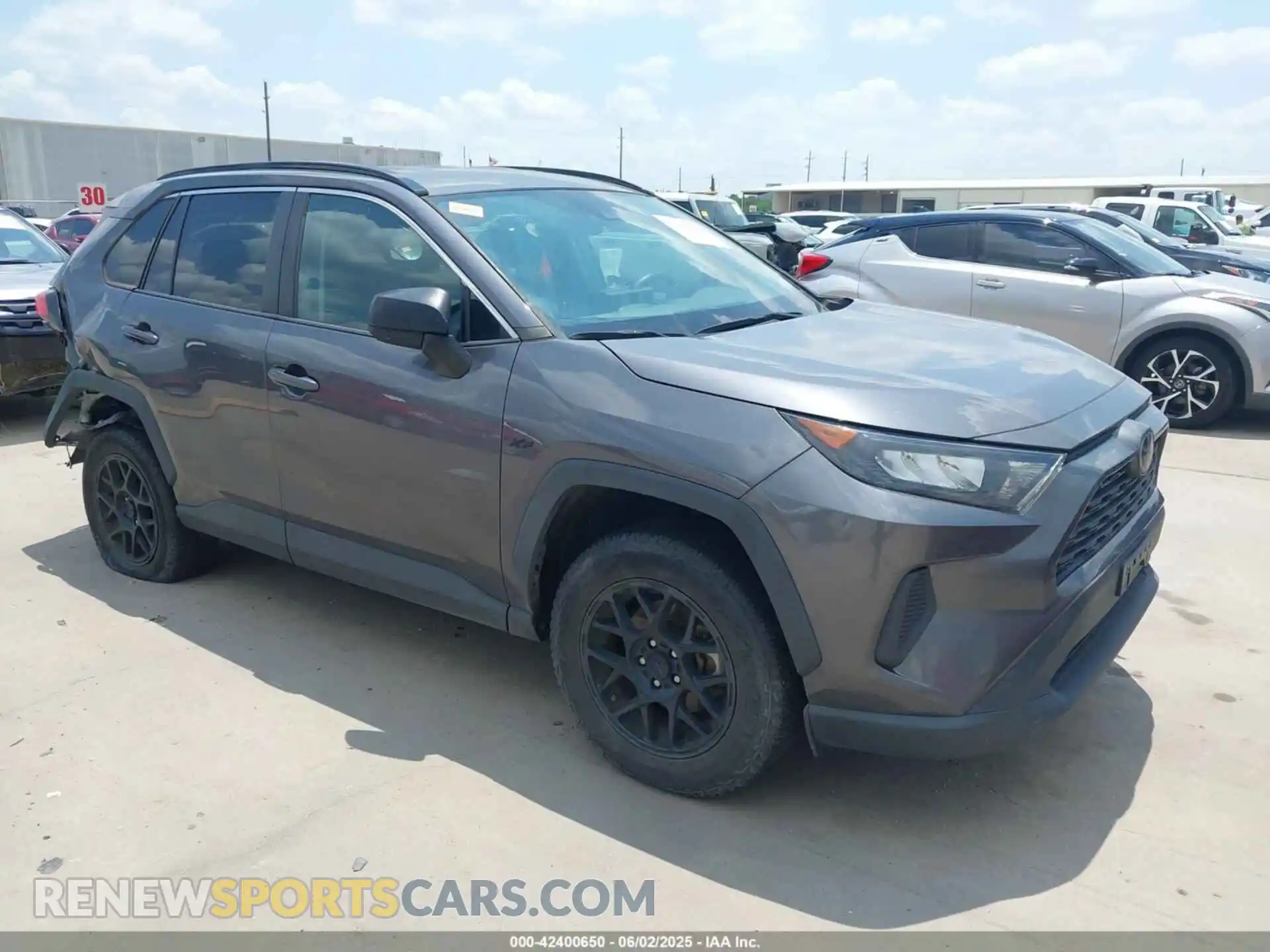 1 Photograph of a damaged car 2T3H1RFV9MC172246 TOYOTA RAV4 2021