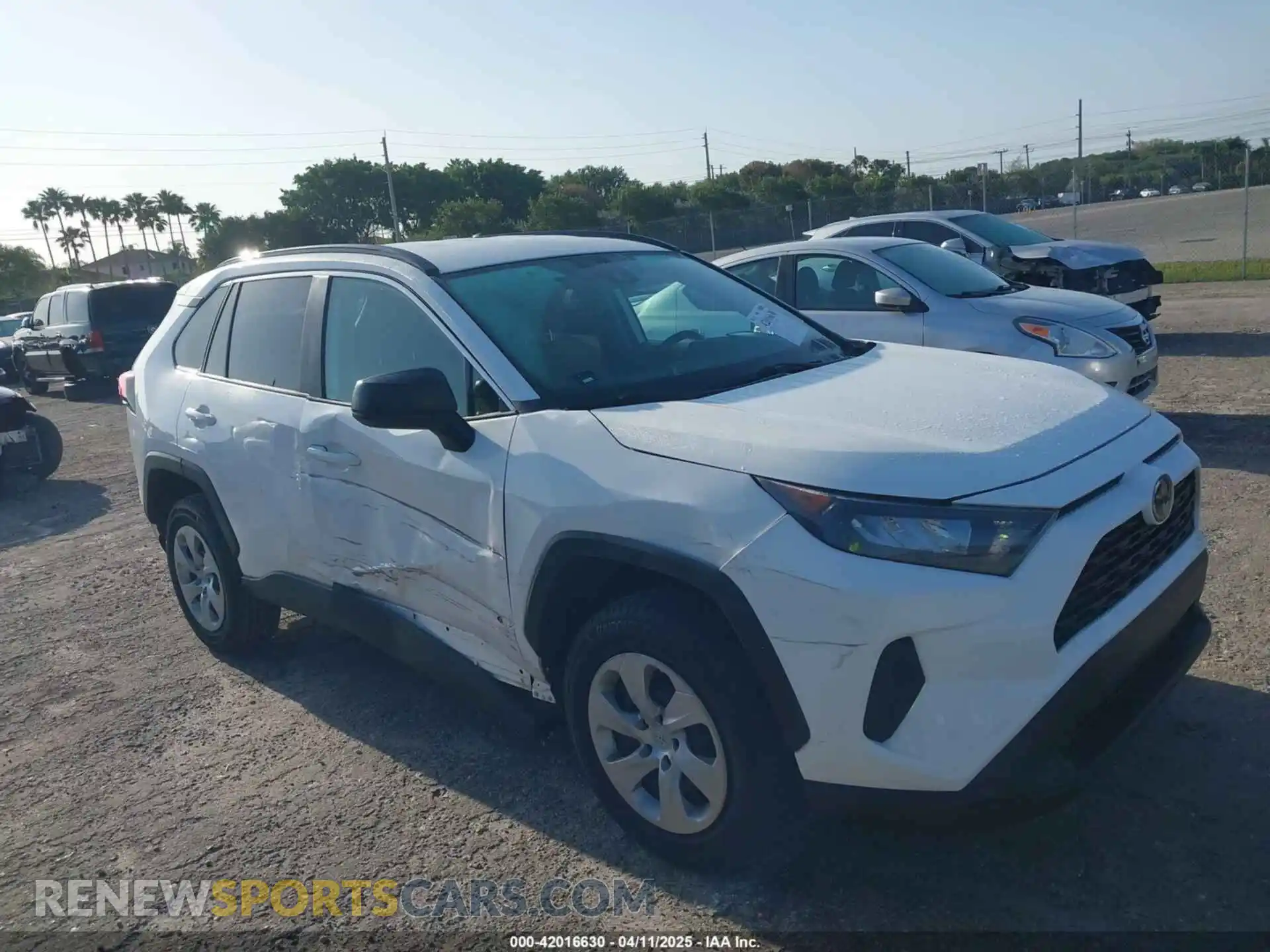 1 Photograph of a damaged car 2T3H1RFV9MW105564 TOYOTA RAV4 2021