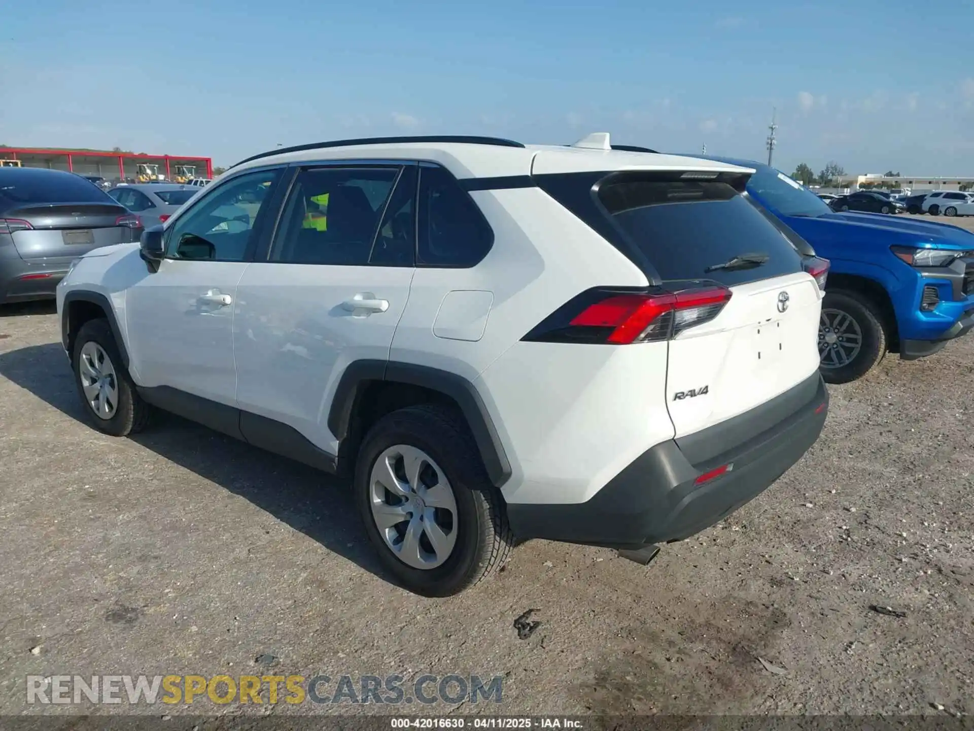 3 Photograph of a damaged car 2T3H1RFV9MW105564 TOYOTA RAV4 2021