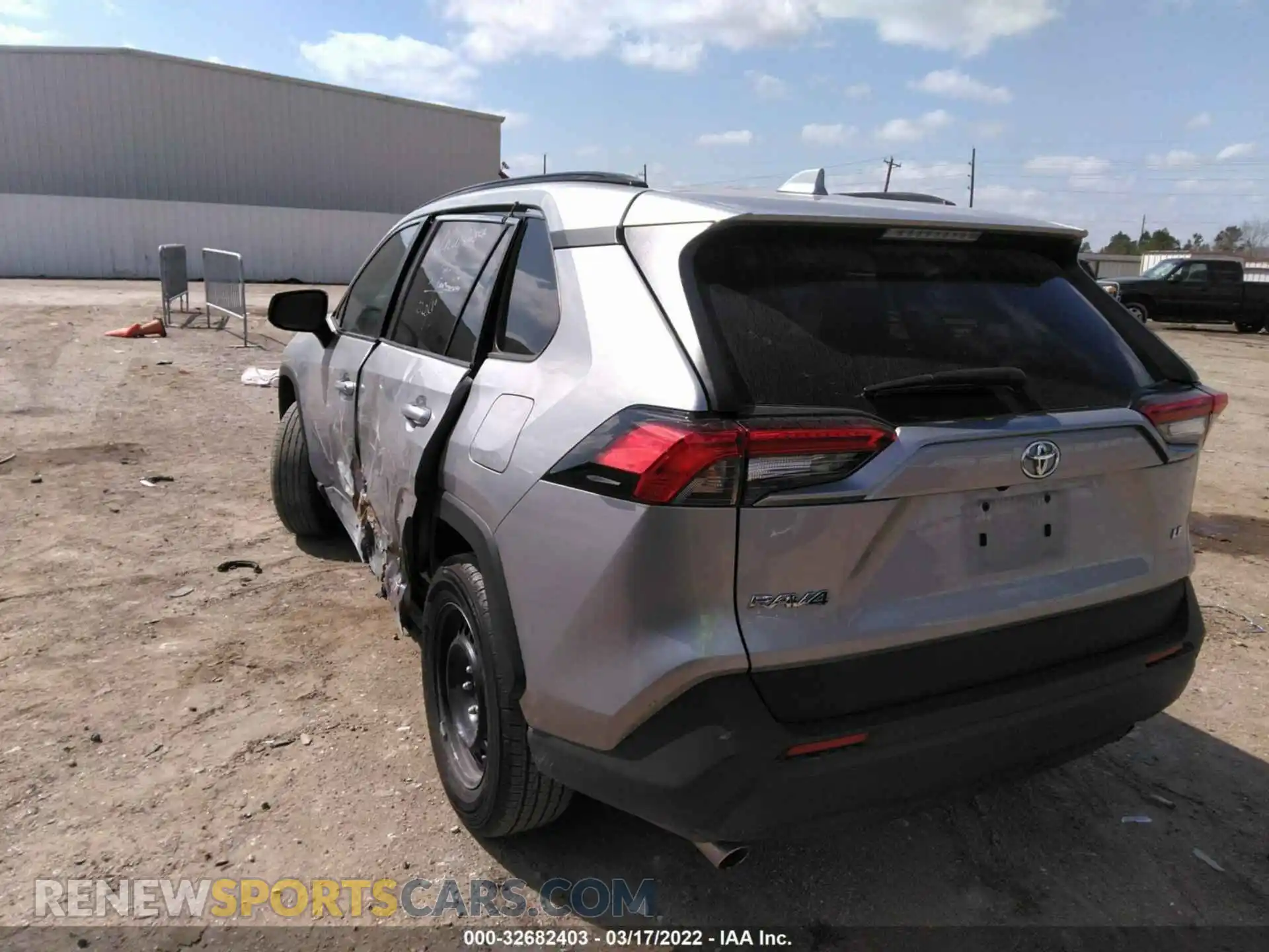 3 Photograph of a damaged car 2T3H1RFVXMC133553 TOYOTA RAV4 2021
