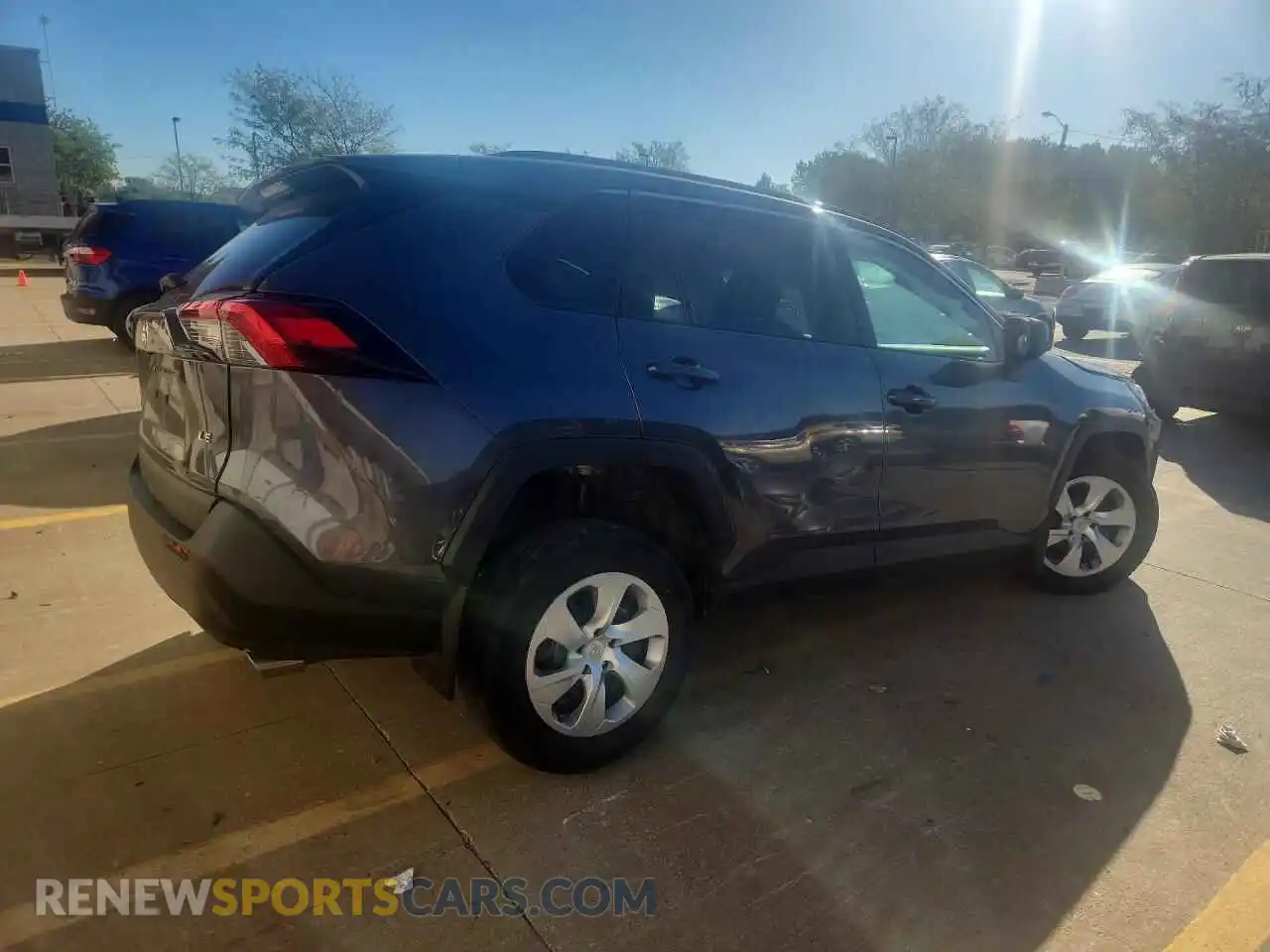 3 Фотография поврежденного автомобиля 2T3H1RFVXMC157562 TOYOTA RAV4 2021