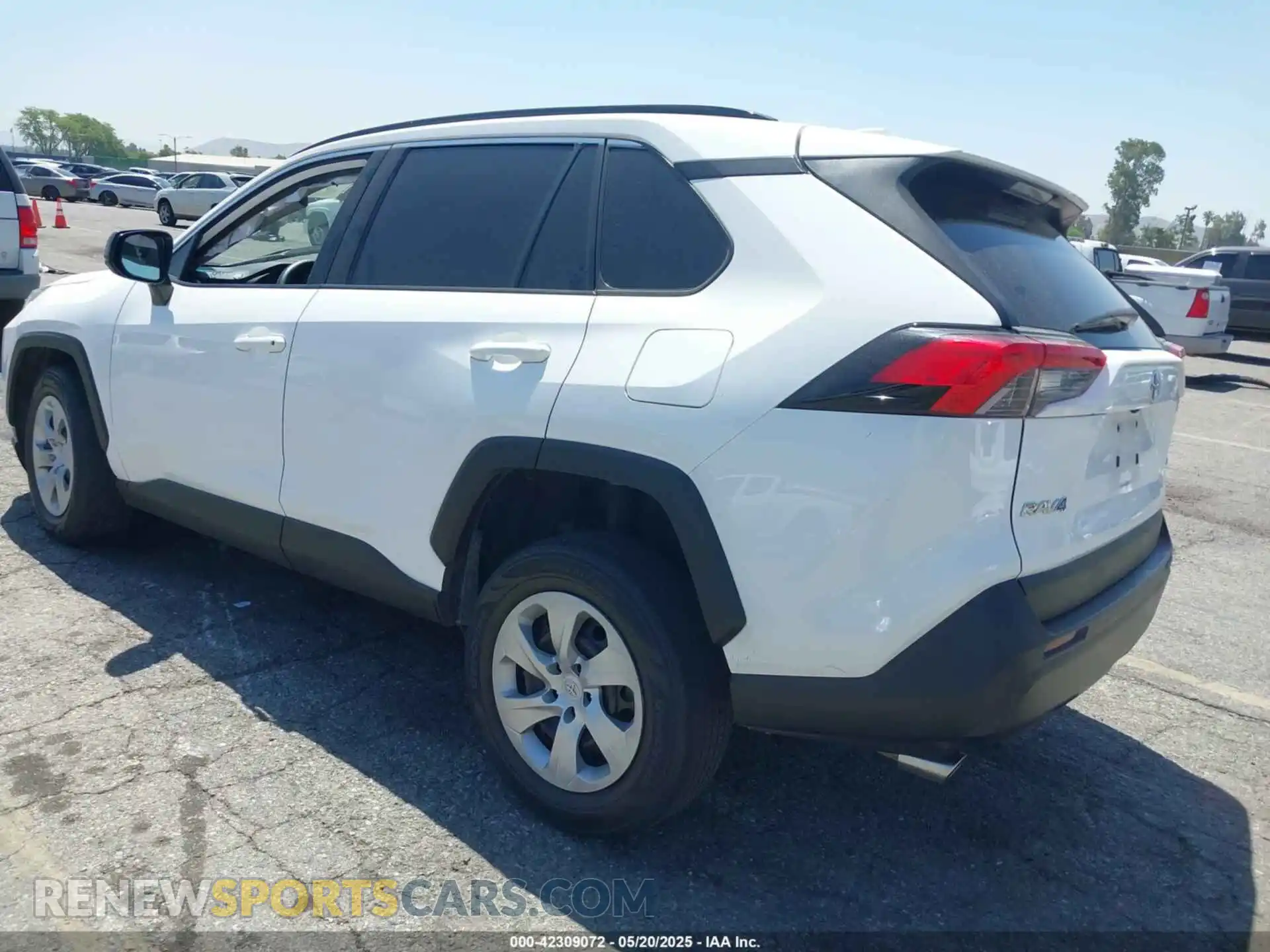 3 Фотография поврежденного автомобиля 2T3H1RFVXMW136774 TOYOTA RAV4 2021
