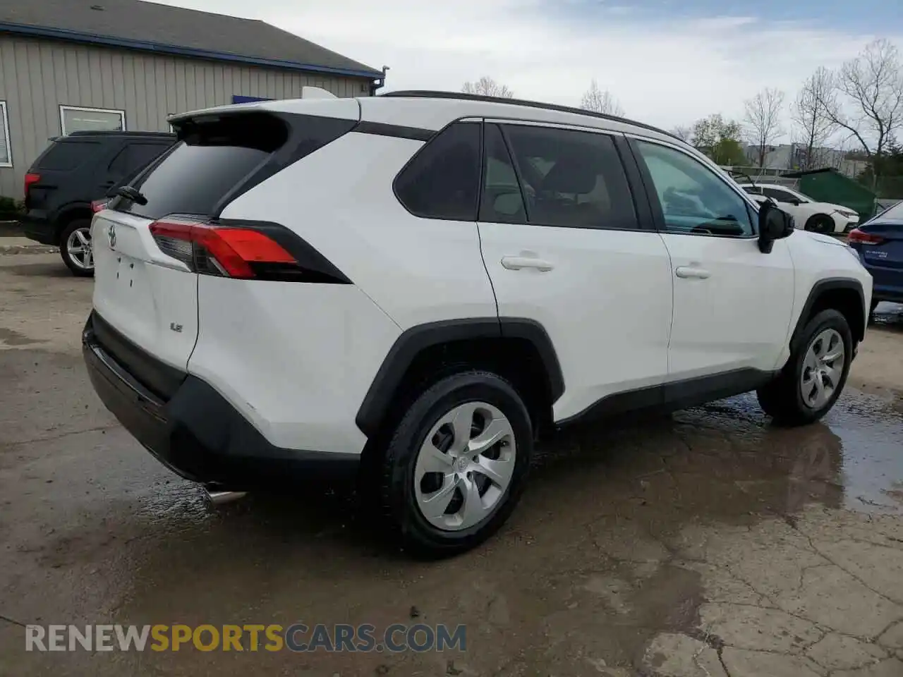 3 Photograph of a damaged car 2T3H1RFVXMW152828 TOYOTA RAV4 2021
