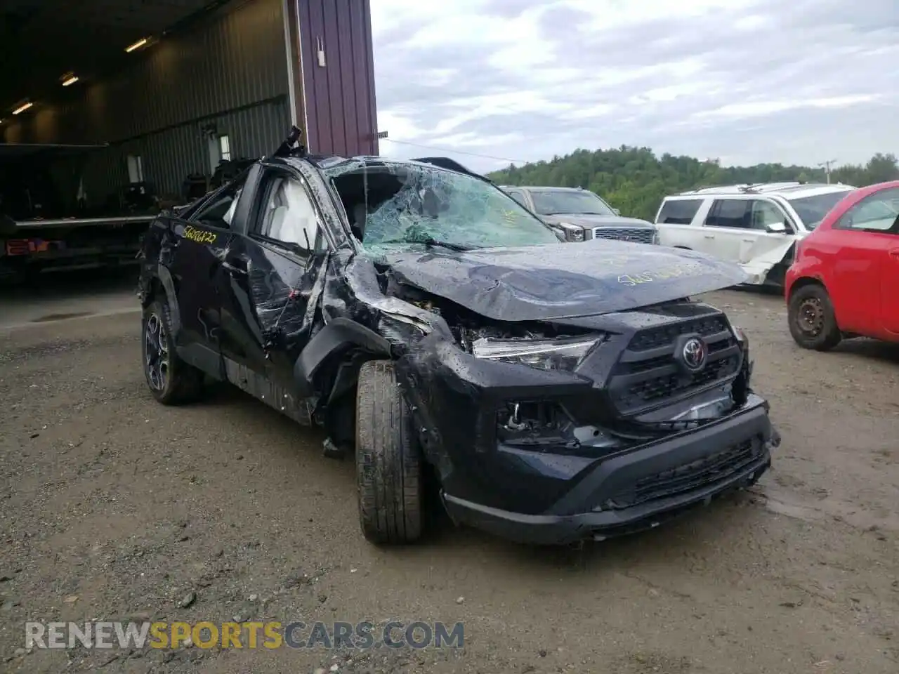 1 Photograph of a damaged car 2T3J1RFV9MW161053 TOYOTA RAV4 2021