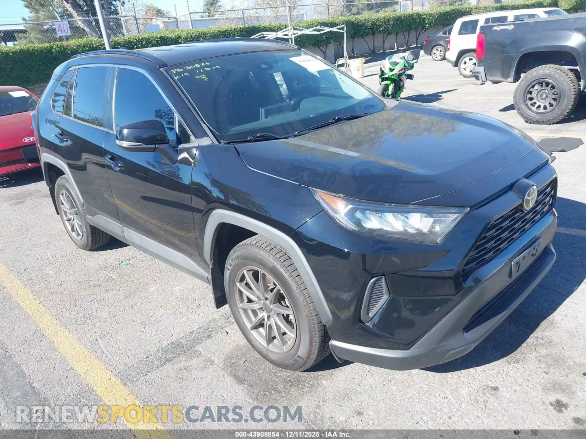 1 Photograph of a damaged car 2T3K1RFV2MC103257 TOYOTA RAV4 2021