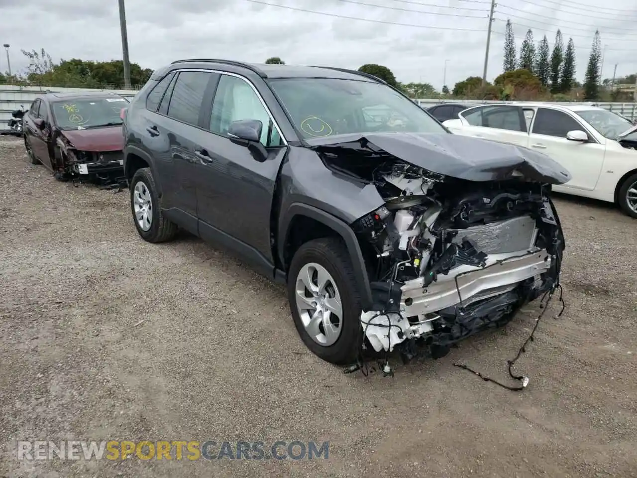 1 Photograph of a damaged car 2T3K1RFV3MC133741 TOYOTA RAV4 2021