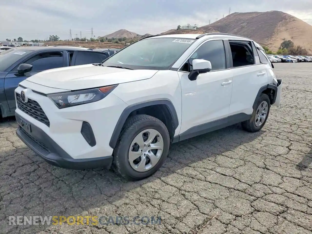 1 Photograph of a damaged car 2T3K1RFV6MC104282 TOYOTA RAV4 2021