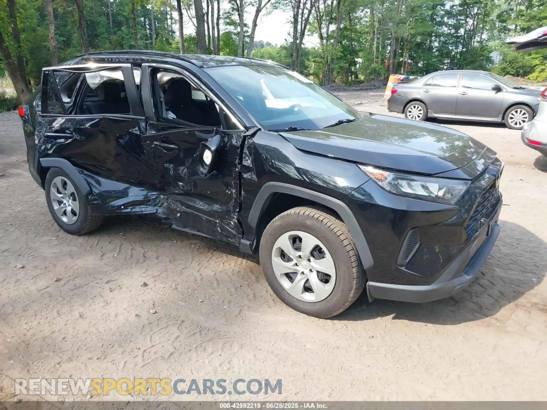 1 Photograph of a damaged car 2T3K1RFV8MC140037 TOYOTA RAV4 2021