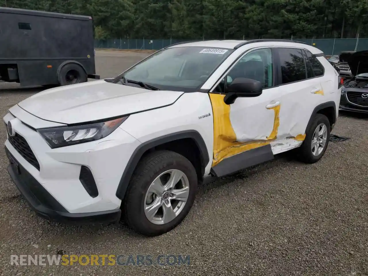 1 Photograph of a damaged car 2T3LWRFV2MW112061 TOYOTA RAV4 2021