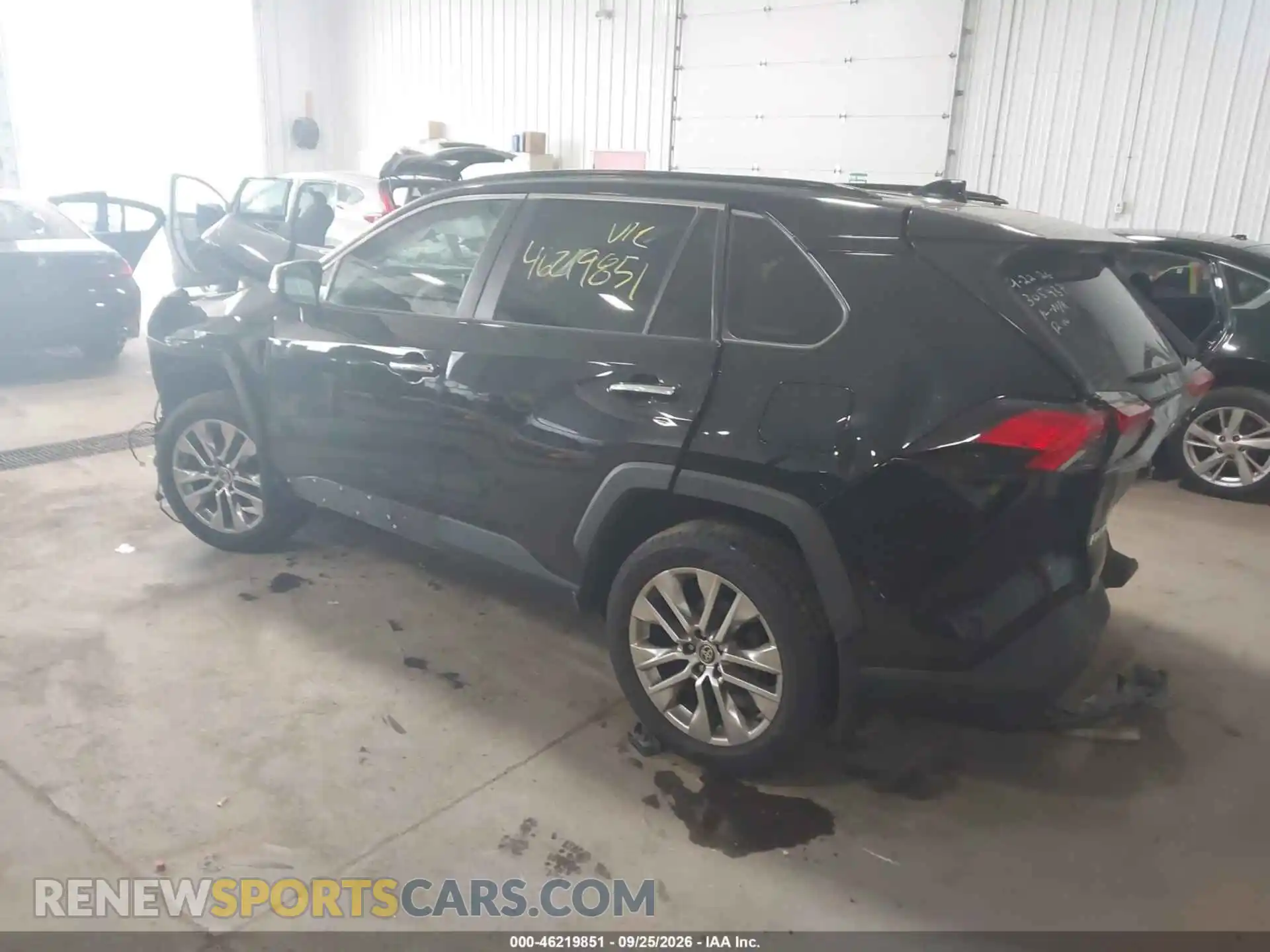 3 Photograph of a damaged car 2T3N1RFV2MW175524 TOYOTA RAV4 2021