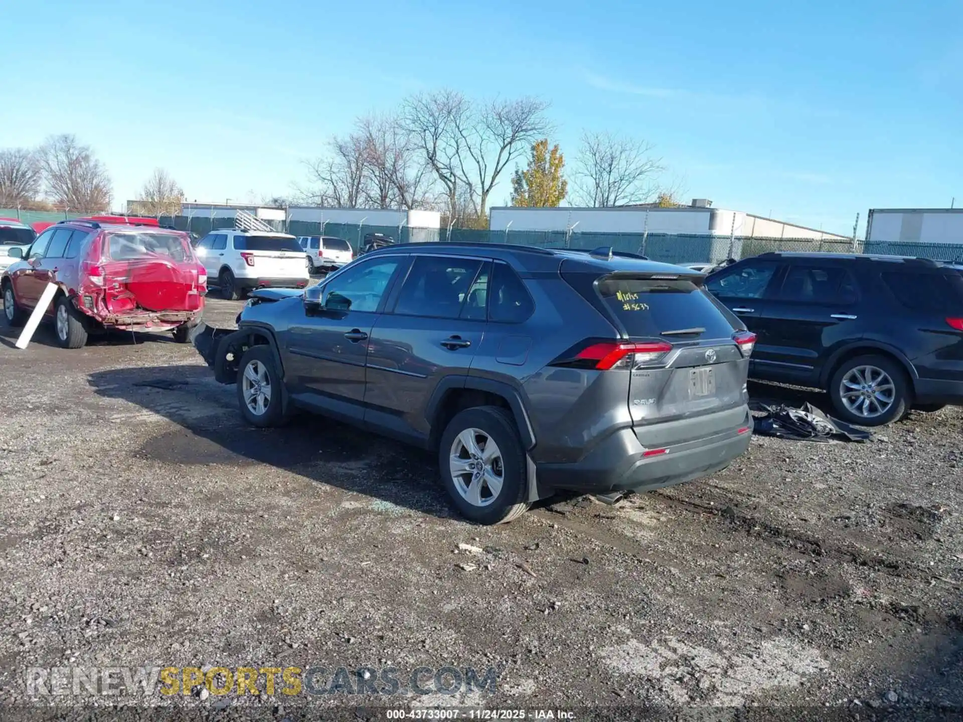 3 Photograph of a damaged car 2T3P1RFV0MC142886 TOYOTA RAV4 2021