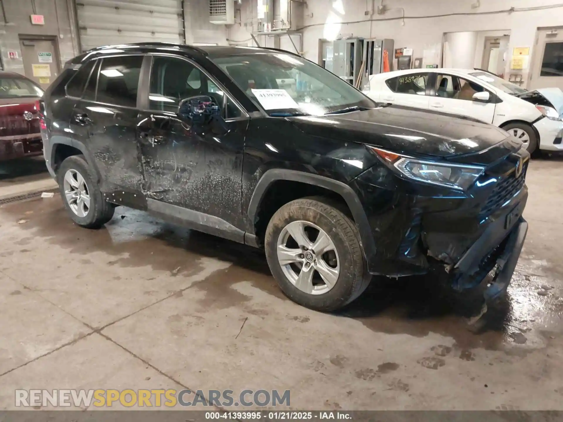 1 Photograph of a damaged car 2T3P1RFV0MC154228 TOYOTA RAV4 2021