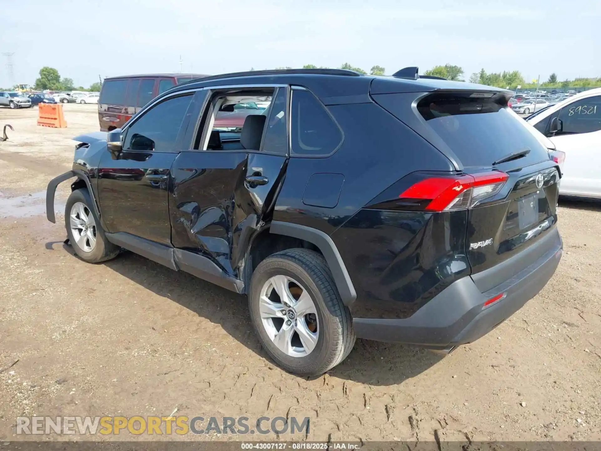 3 Photograph of a damaged car 2T3P1RFV0MC166900 TOYOTA RAV4 2021