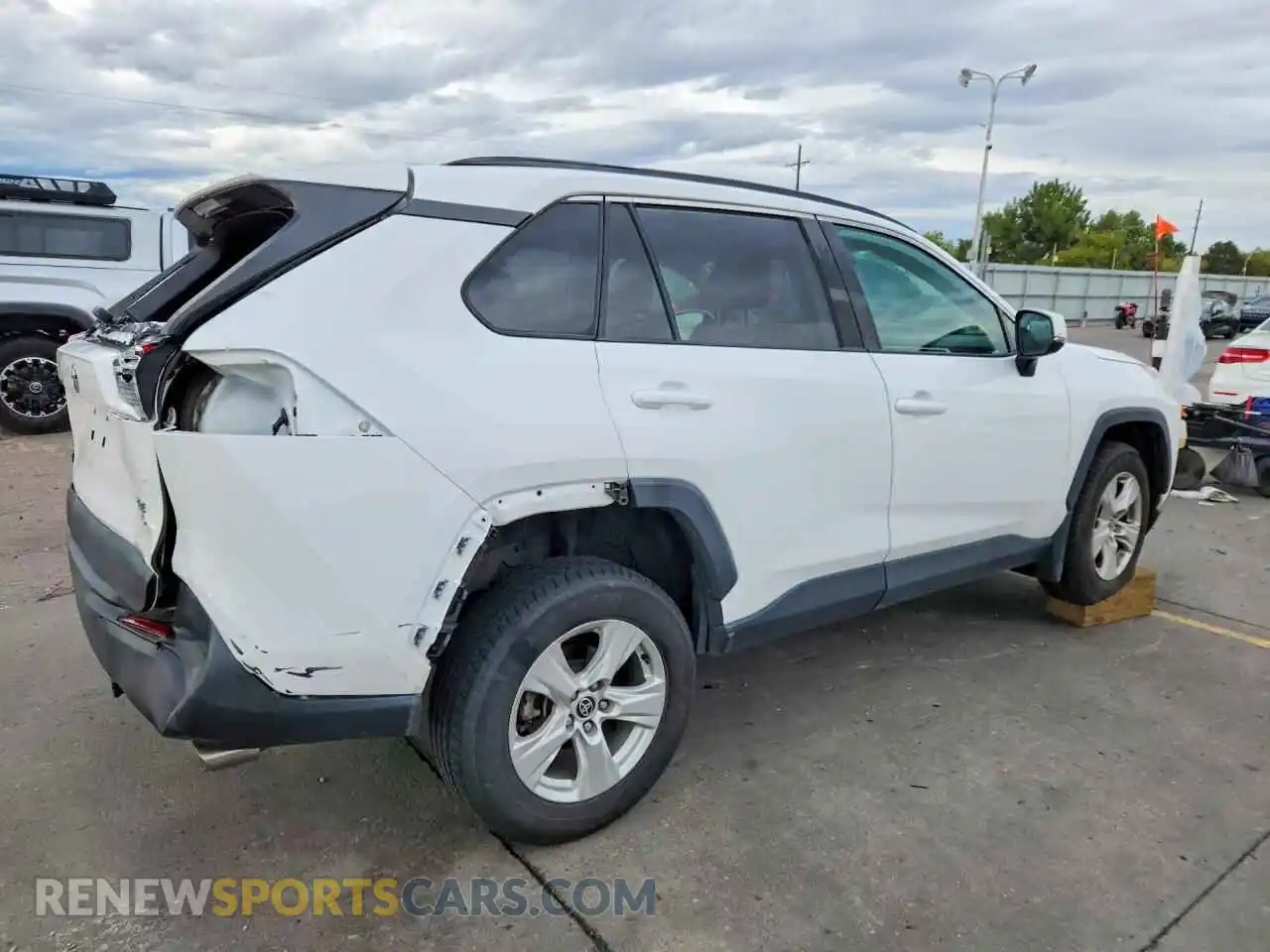 3 fotografías del automóvil dañado 2T3P1RFV0MC186015 TOYOTA RAV4 2021
