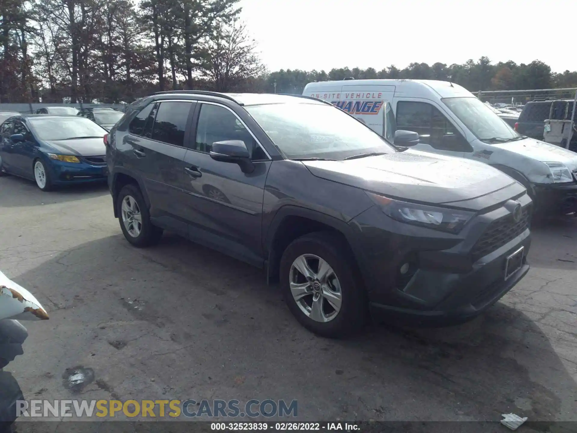 1 Photograph of a damaged car 2T3P1RFV0MC196382 TOYOTA RAV4 2021