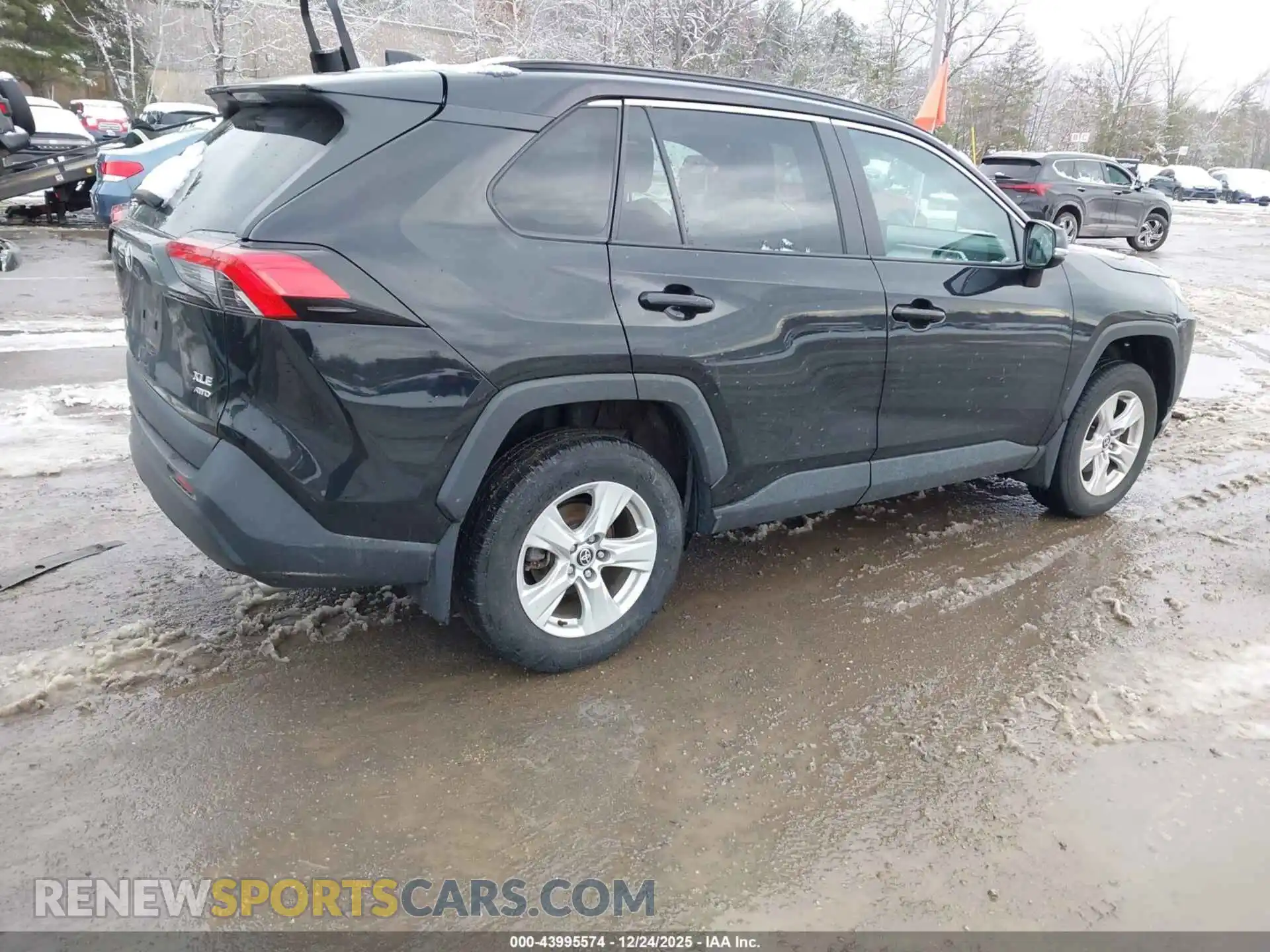 3 Photograph of a damaged car 2T3P1RFV0MC243426 TOYOTA RAV4 2021