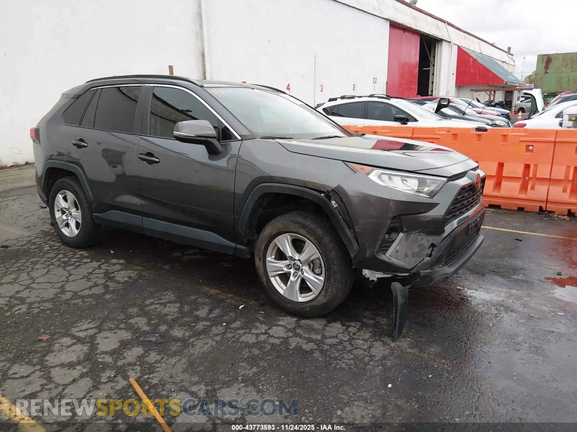 1 Photograph of a damaged car 2T3P1RFV0MC253440 TOYOTA RAV4 2021