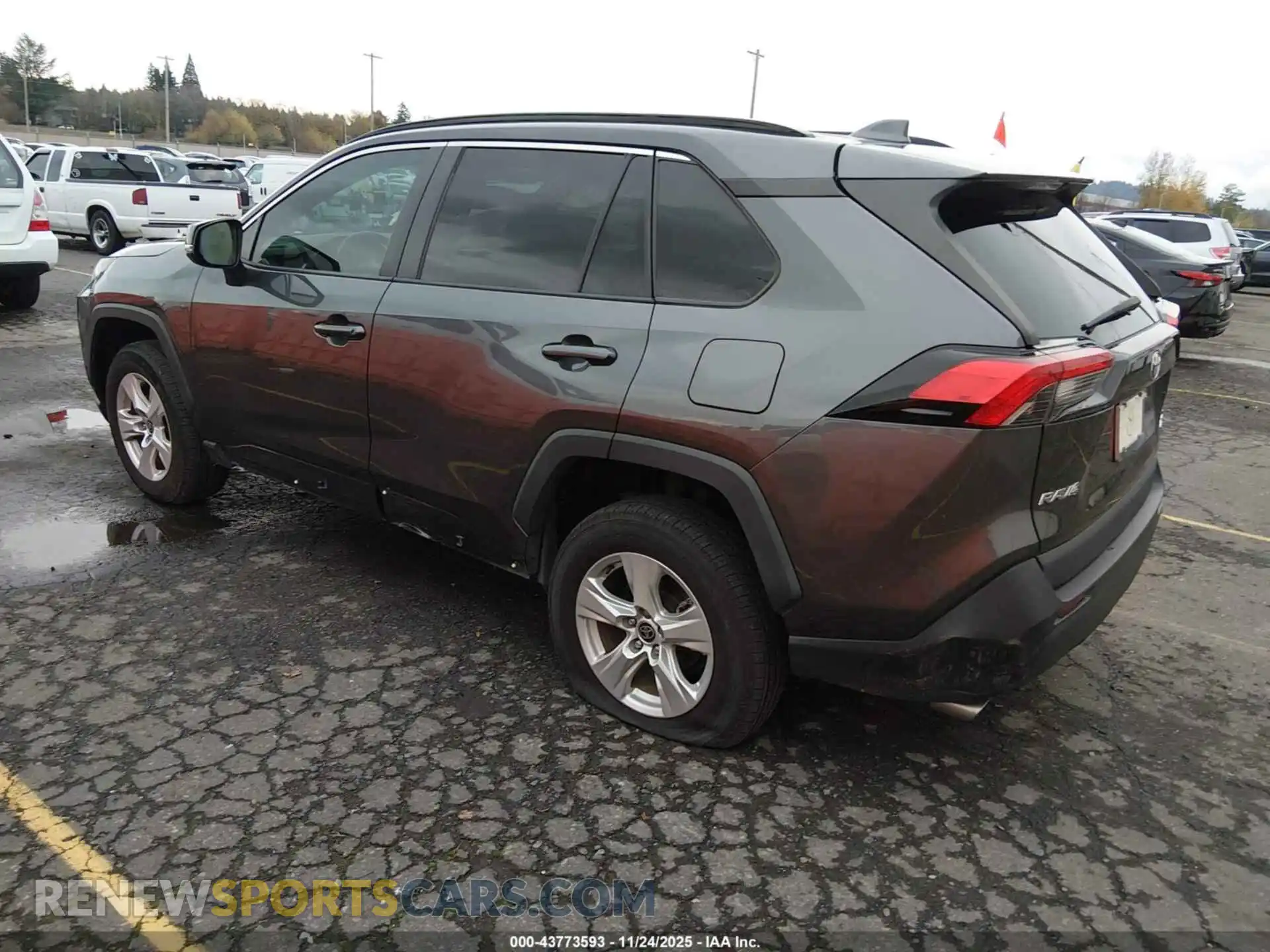 3 Photograph of a damaged car 2T3P1RFV0MC253440 TOYOTA RAV4 2021