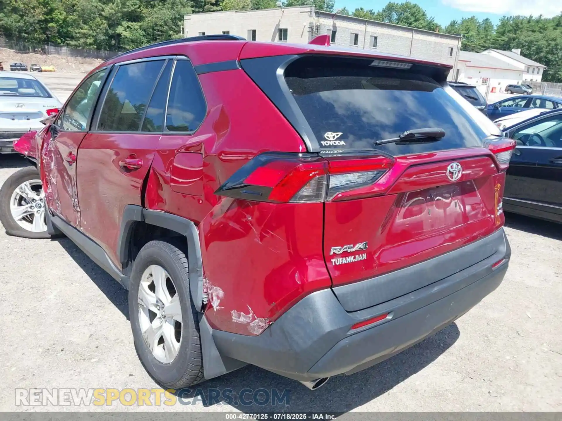 3 Photograph of a damaged car 2T3P1RFV0MW164031 TOYOTA RAV4 2021