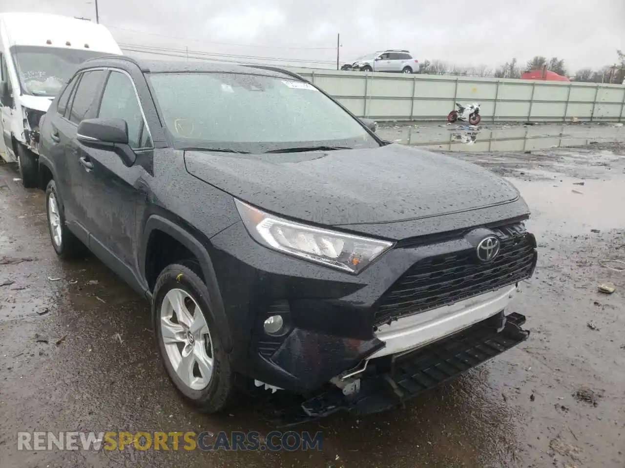 1 Photograph of a damaged car 2T3P1RFV0MW165504 TOYOTA RAV4 2021