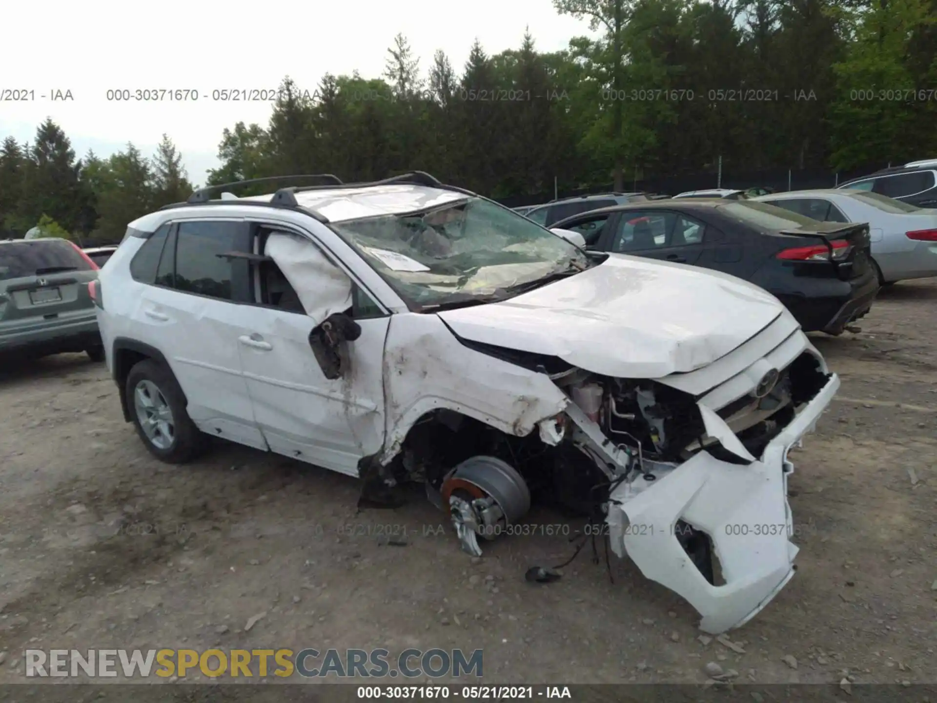 1 Photograph of a damaged car 2T3P1RFV0MW168001 TOYOTA RAV4 2021