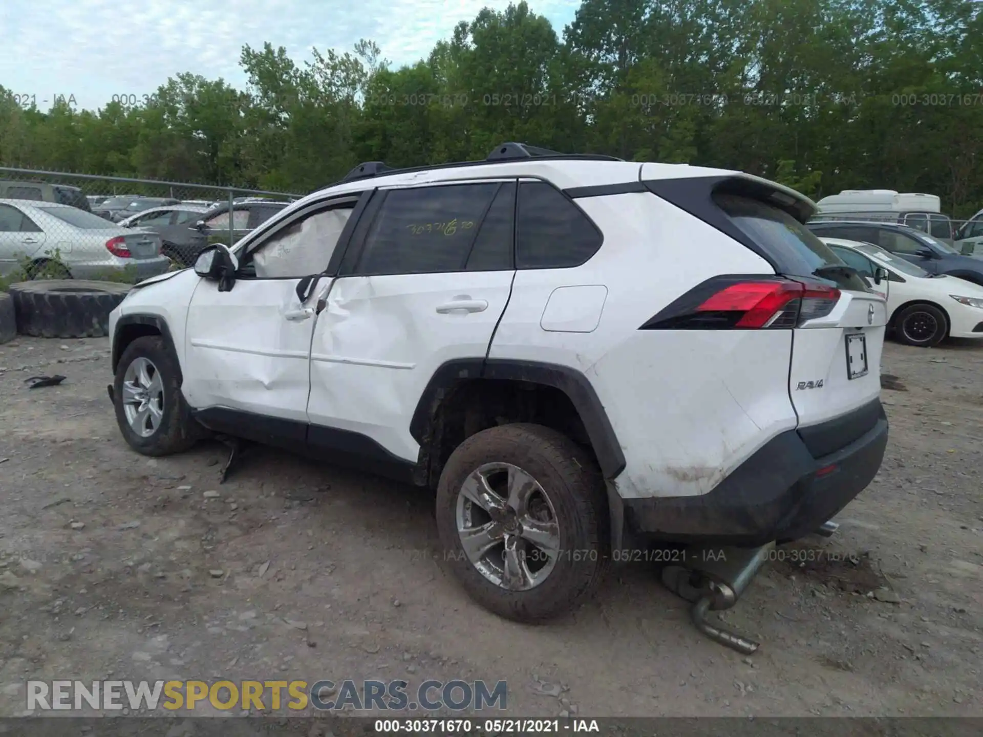3 Photograph of a damaged car 2T3P1RFV0MW168001 TOYOTA RAV4 2021