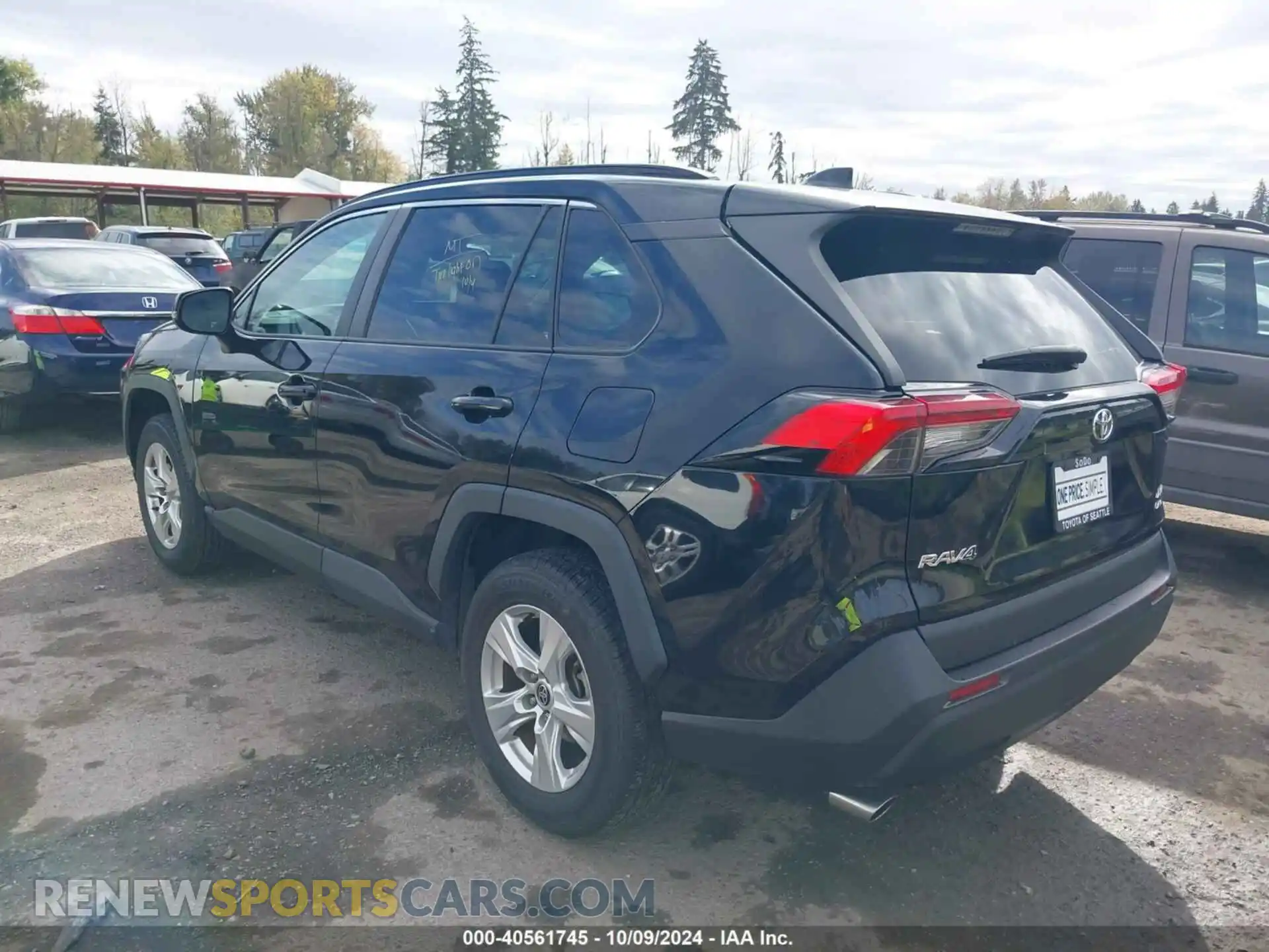 3 Photograph of a damaged car 2T3P1RFV0MW219447 TOYOTA RAV4 2021
