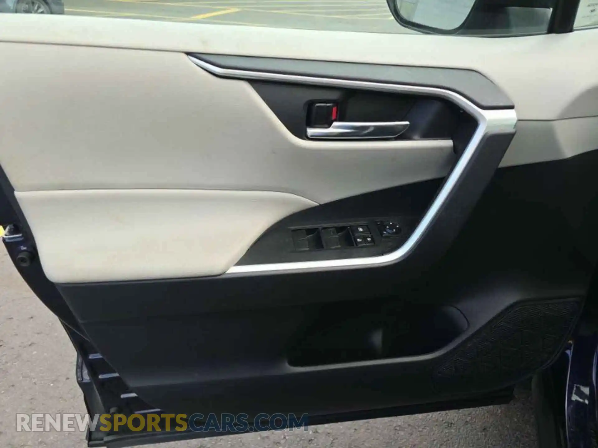 1 Photograph of a damaged car 2T3P1RFV0MW225619 TOYOTA RAV4 2021