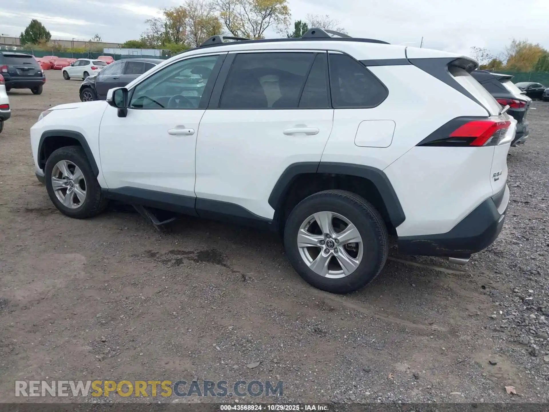3 Photograph of a damaged car 2T3P1RFV1MC250711 TOYOTA RAV4 2021