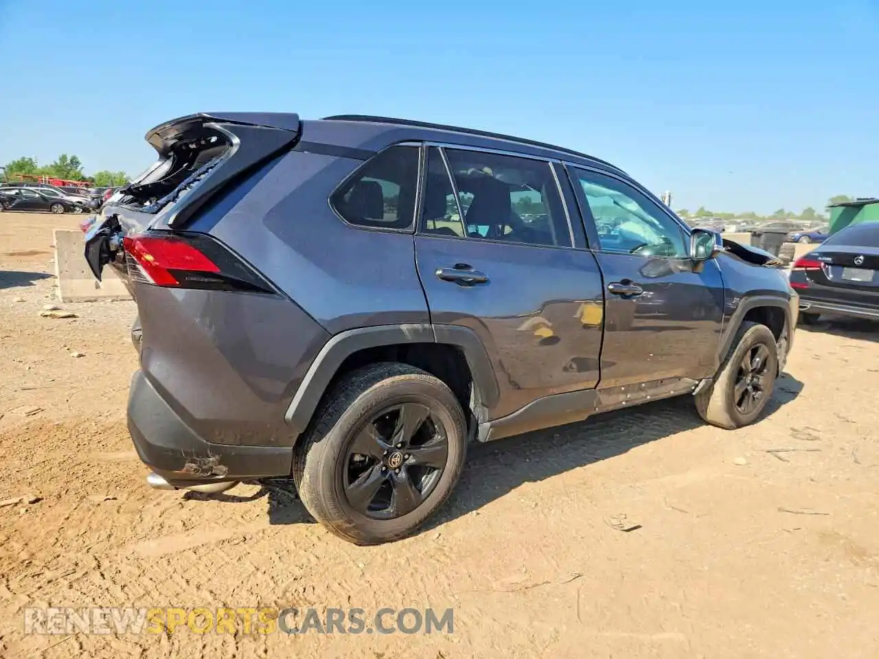 3 Photograph of a damaged car 2T3P1RFV1MW207467 TOYOTA RAV4 2021