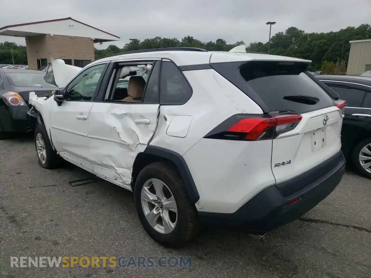 3 Photograph of a damaged car 2T3P1RFV3MW144730 TOYOTA RAV4 2021