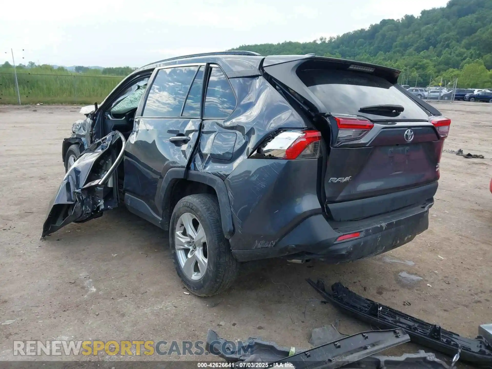 3 Photograph of a damaged car 2T3P1RFV3MW238218 TOYOTA RAV4 2021