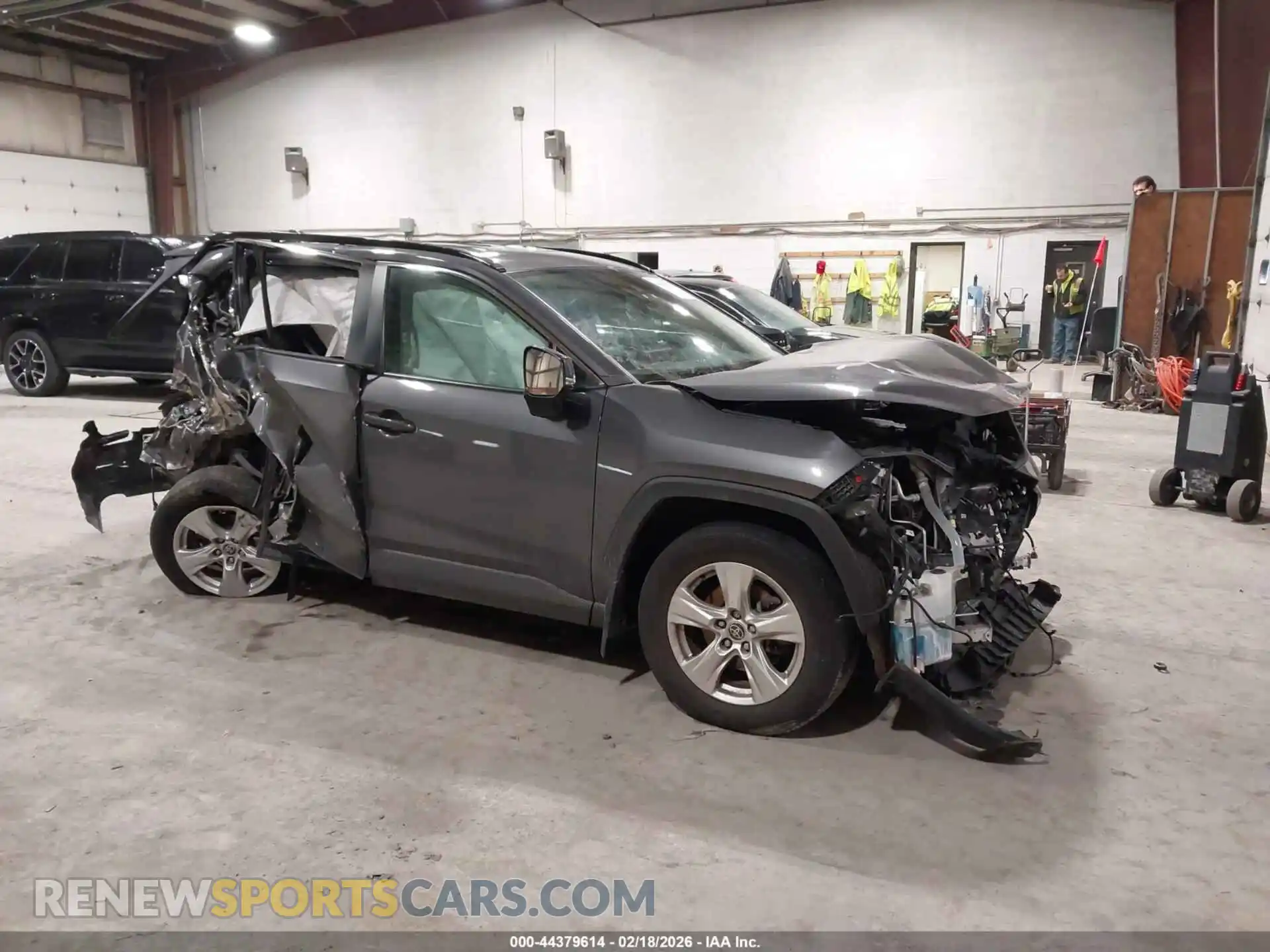 1 Photograph of a damaged car 2T3P1RFV4MW199350 TOYOTA RAV4 2021