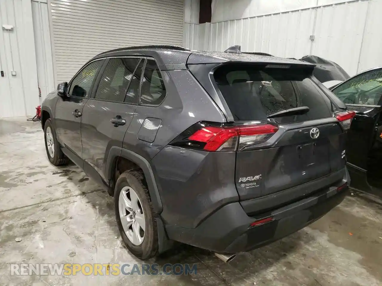 3 Photograph of a damaged car 2T3P1RFV5MC233281 TOYOTA RAV4 2021