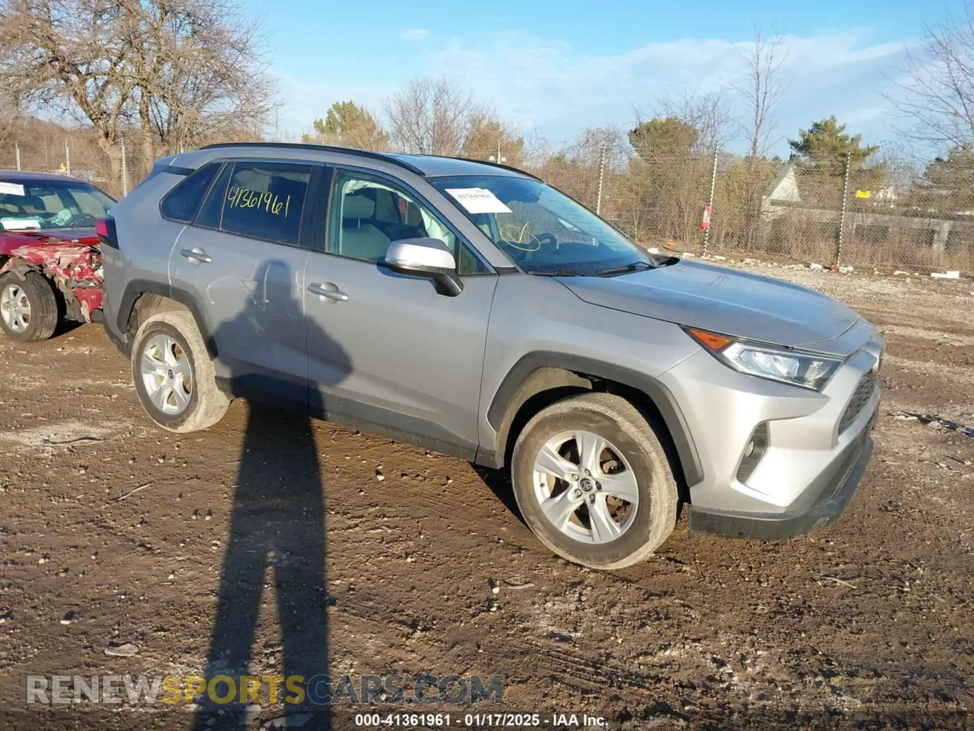 1 Photograph of a damaged car 2T3P1RFV5MW180175 TOYOTA RAV4 2021