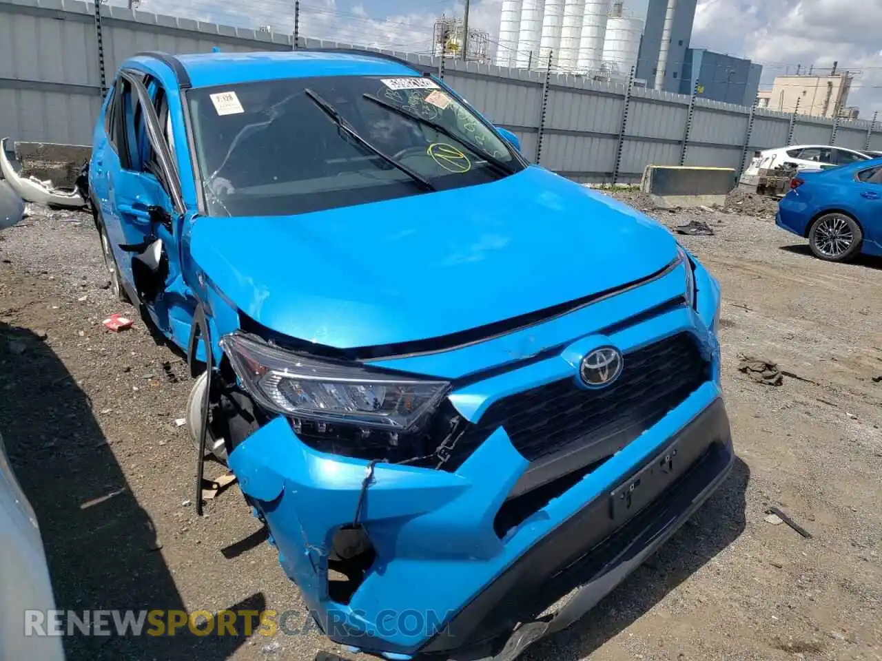 1 Photograph of a damaged car 2T3P1RFV5MW212011 TOYOTA RAV4 2021