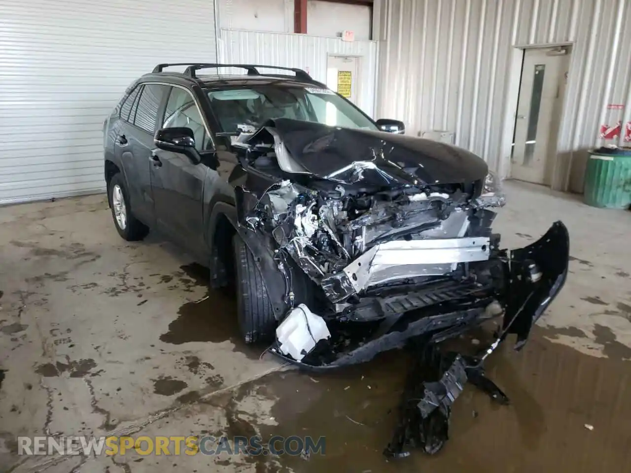 1 Photograph of a damaged car 2T3P1RFV6MC159224 TOYOTA RAV4 2021