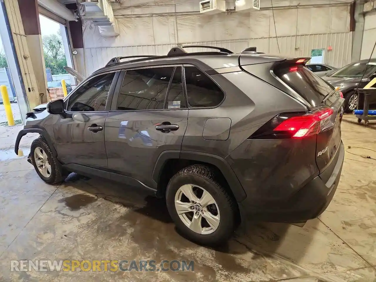 2 Photograph of a damaged car 2T3P1RFV6MC181000 TOYOTA RAV4 2021