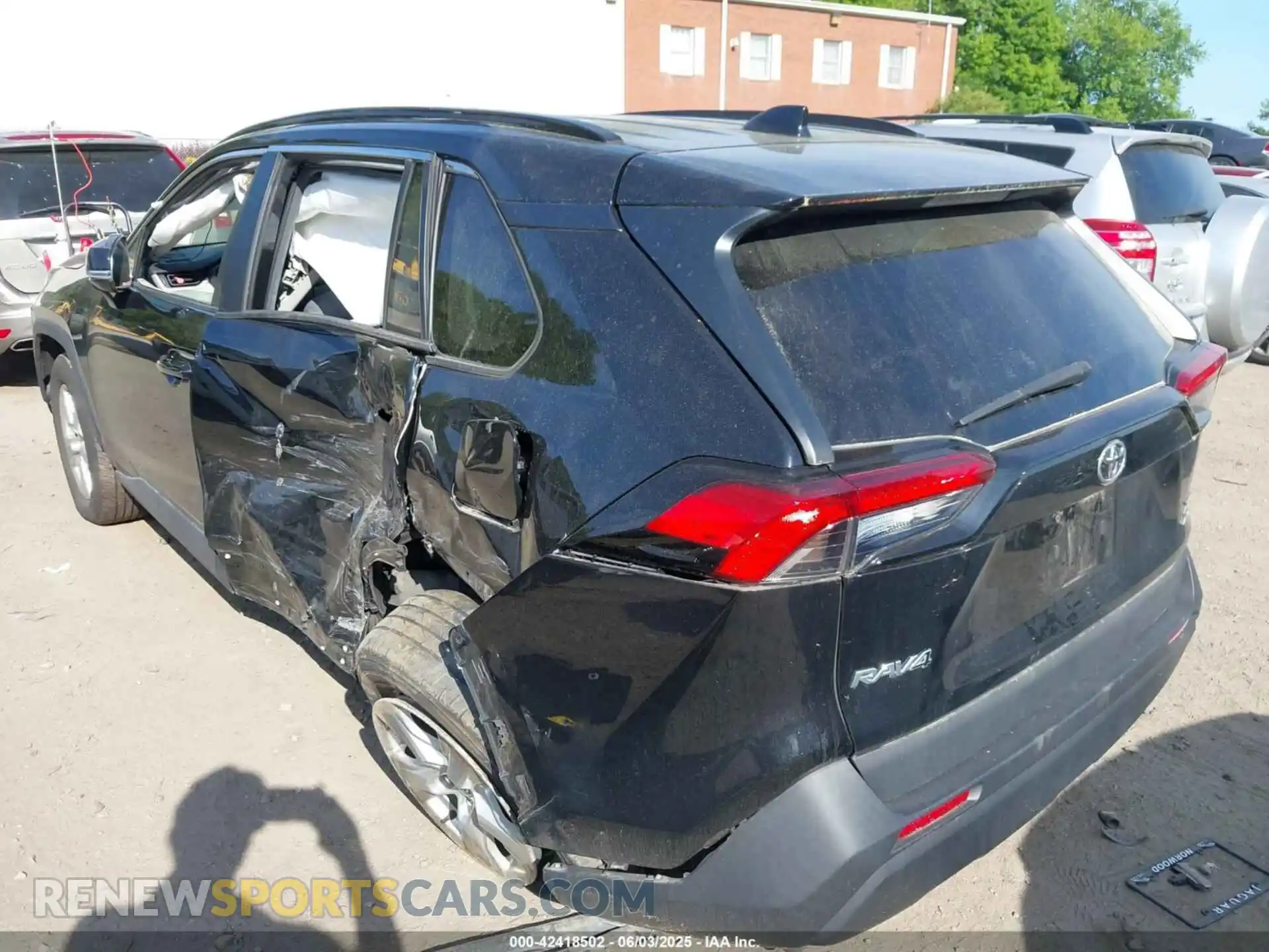 3 Фотография поврежденного автомобиля 2T3P1RFV6MC182924 TOYOTA RAV4 2021
