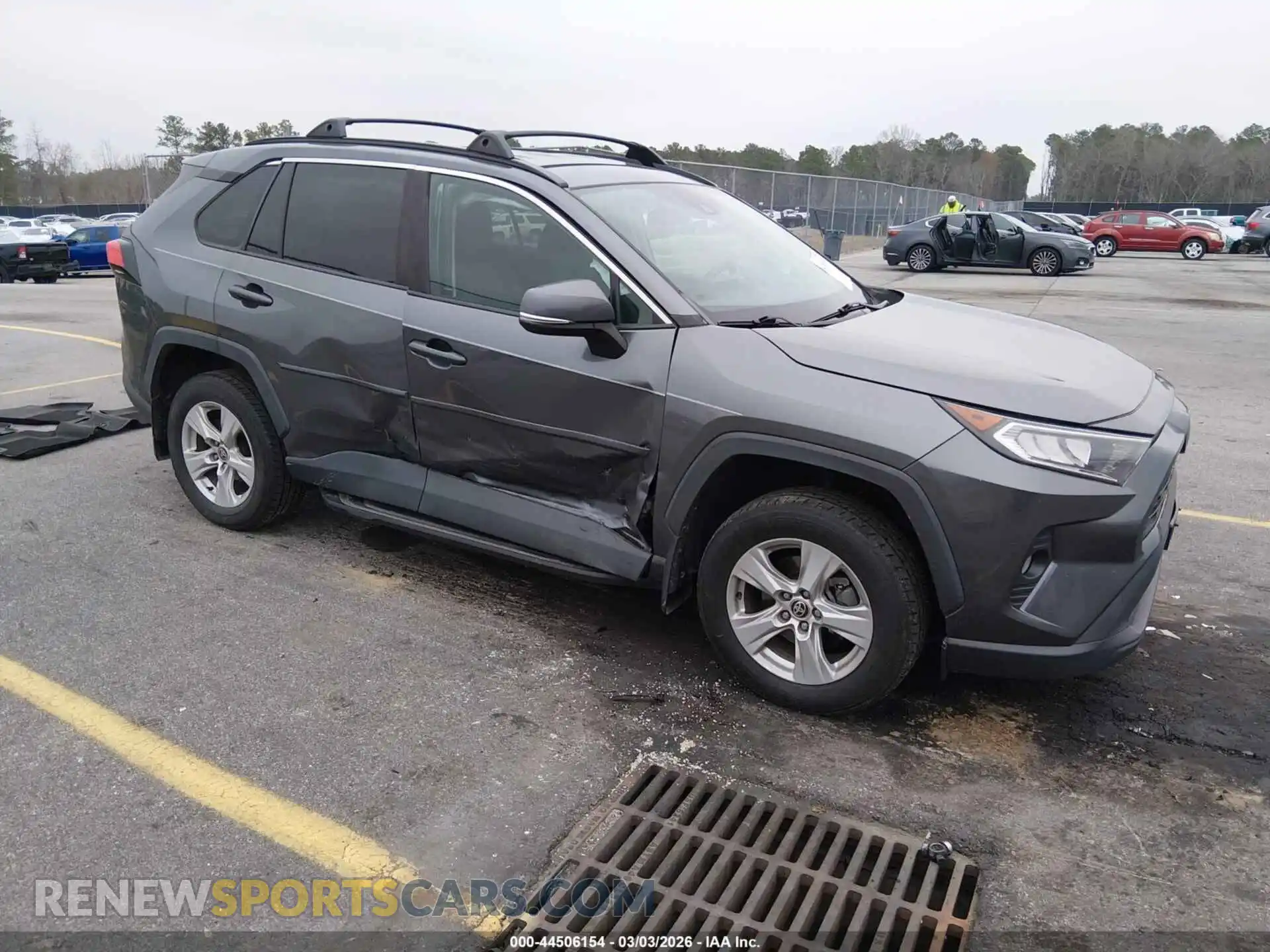 1 Photograph of a damaged car 2T3P1RFV6MC185208 TOYOTA RAV4 2021